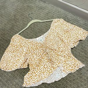 CROPPED ANIMAL PRINT FLUTTER SLEEVE RUCHED BUST